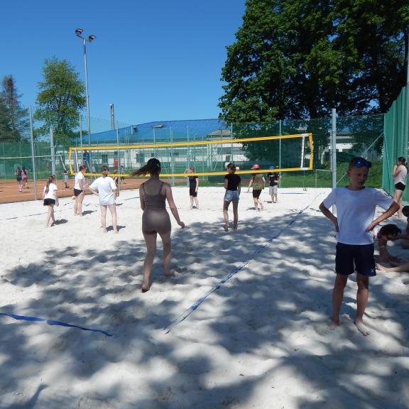 Hrálo se i něco jako beach přehazovaná.