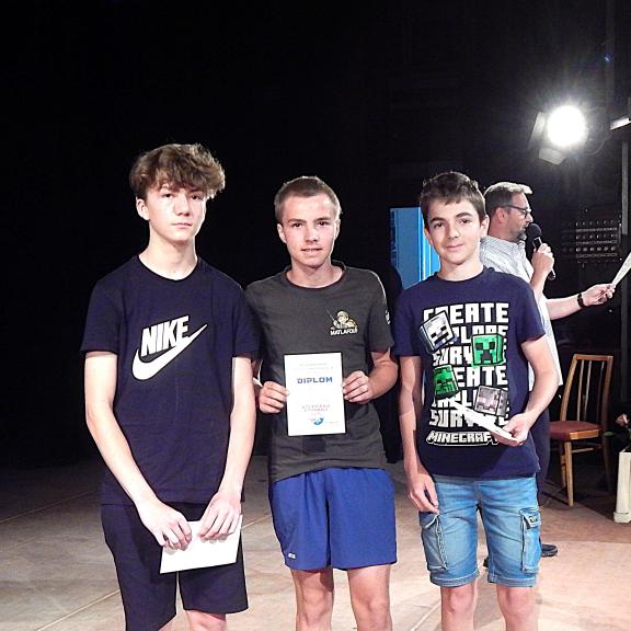 Chlapci sedmé třídy: M. Bernard, J. Bohunek, V. Vojtěch